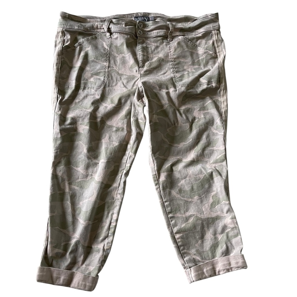 Torrid feel the fit camouflage jeans size 22